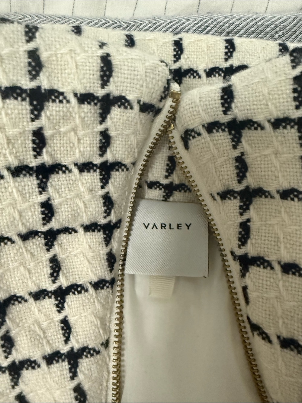 Varley Ivory and Black Grid Puffer Jacket - Picture 2 of 4